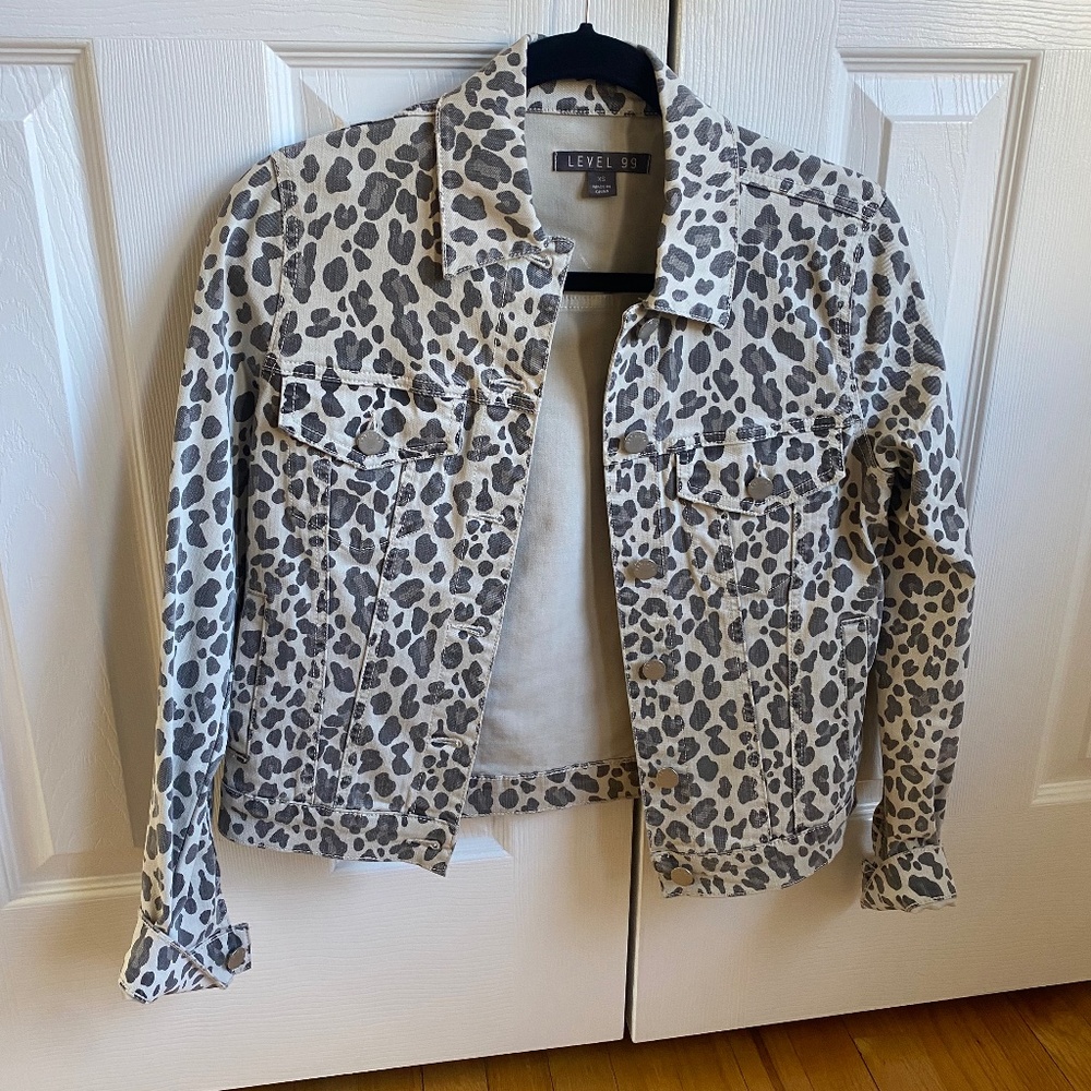 Denim animal print jacket, 4 great tanks